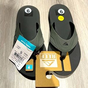 Brand New Reef Fanning. Size 9 w/ bottle opener.